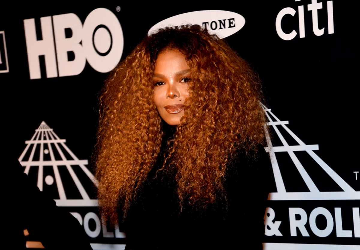 janet jackson with her hair down on the red carpet
