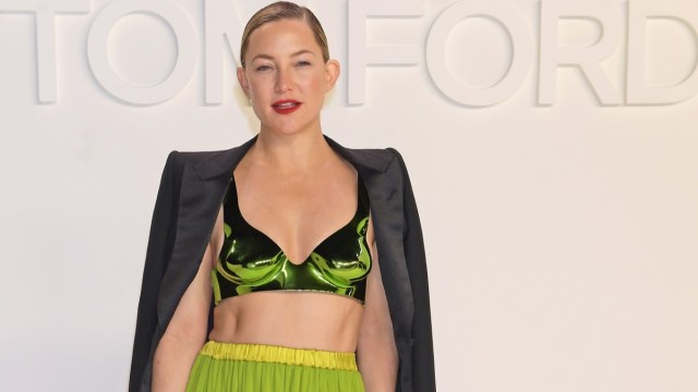 kate hudson in crop top and yellow skirt on runway