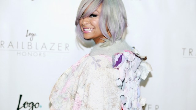 raven symone with purple hair on red carpet