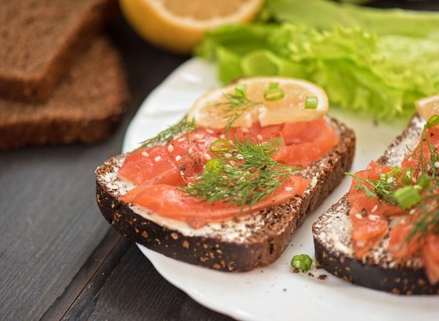 smoked salmon rye bread