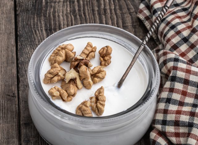 yogurt with walnuts for weight loss