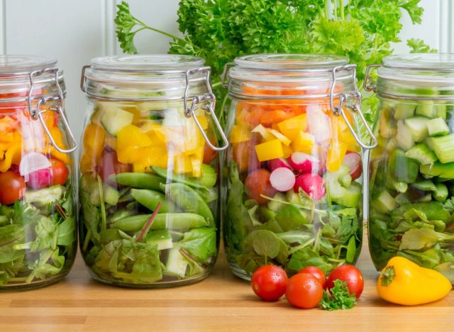 veggies in mason jars for meal prepping