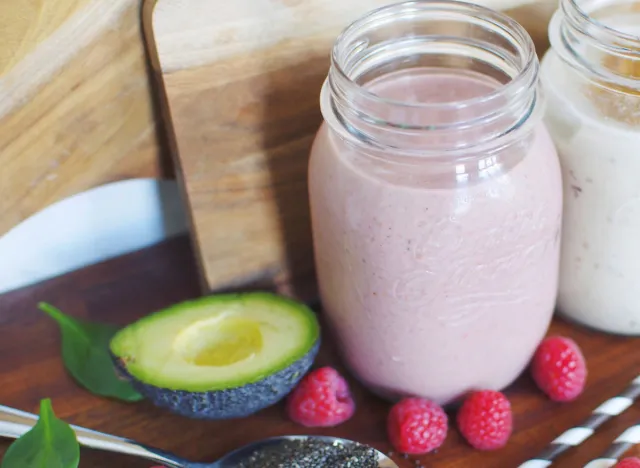 raspberry avocado smoothie