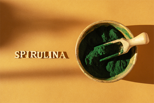 Overhead of Spirulina Powder | Chlorella vs Spirulina