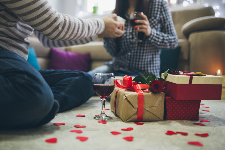 couple drinking wine exchanging gifts | Healthy Valentine's Day